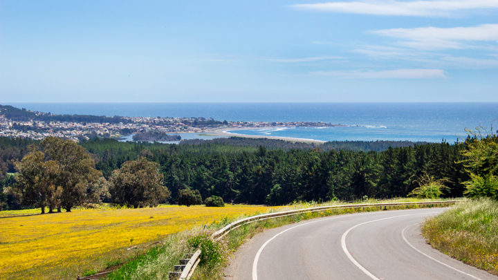 El emisario marino de Pichilemu fue un fallido proyecto de la empresa sanitaria ESSBIO, que buscaba evacuar las aguas servidas de la ciudad de Pichilemu al mar, y que, por su impacto ambiental, recibió una gran y fuerte resistencia de parte de la comunidad. Finalmente, en 2007, el proyecto se detuvo y fue reemplazado por una planta de tratamiento para Pichilemu. Foto de visitapichilemu.cl.